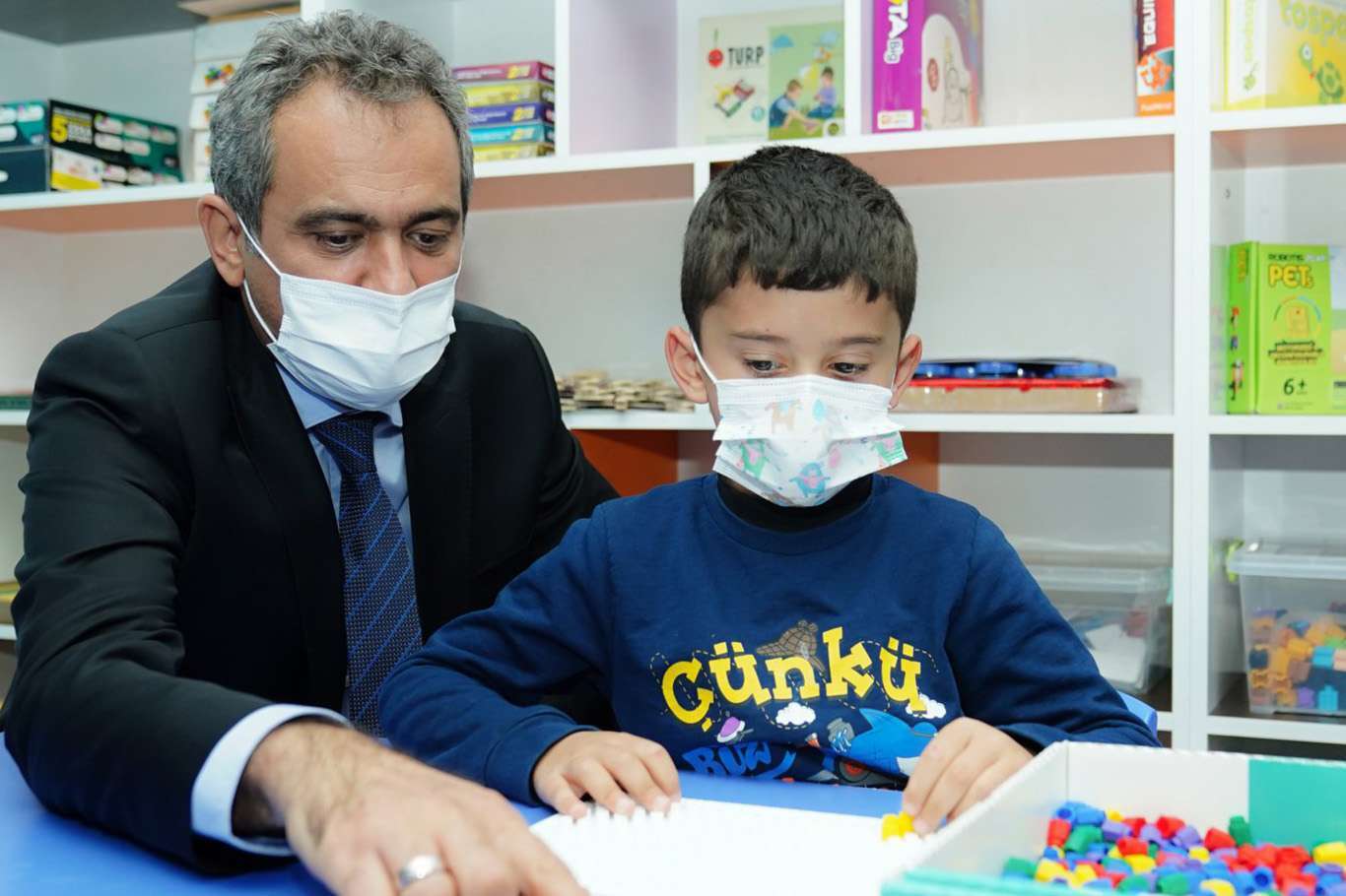 Milli Eğitim Bakanı Özer, "Okullar son kapatılacak ve ilk açılacak yerlerdir"